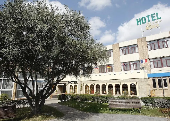 El Aguila Hotell Utebo